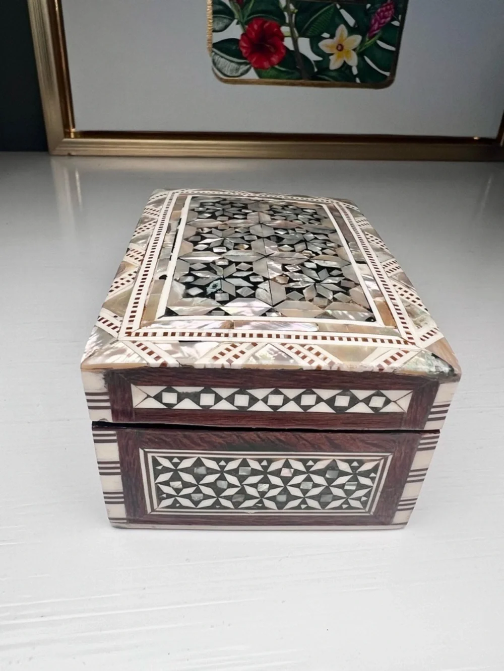 Vintage EUC Inlaid Egyptian Mother of Pearl Inlay Decorative Wooden Trinket Box